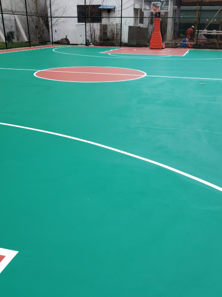 昌都 球场长期使用易出现地面开裂